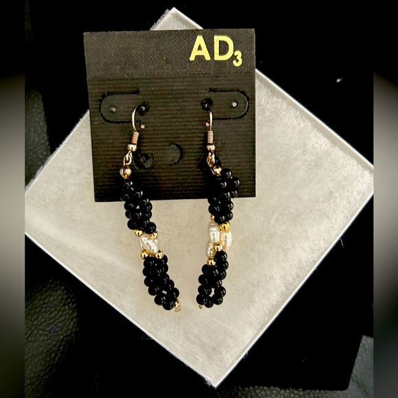 NWT Vintage AD3 black, white and gold bead Statement Pierced Earrings - Picture 1 of 6